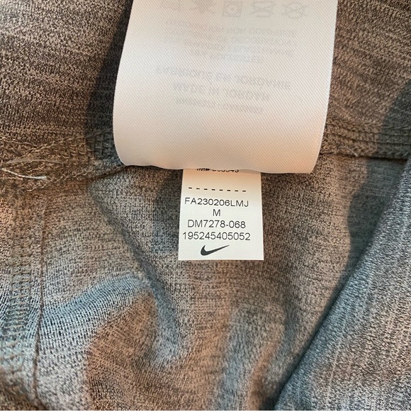 NWT NikeOne Women's Dri-FIT High-Rise Leggings - Picture 9 of 9